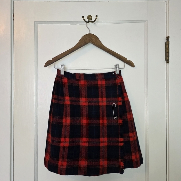 Dresses & Skirts - Vintage Pleated Tartan Mini Skirt (ILGWU Label) – Approximate Size 3-4 – Red